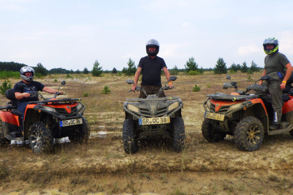 Teilnehmer auf ihrem Quad in der Lausitz