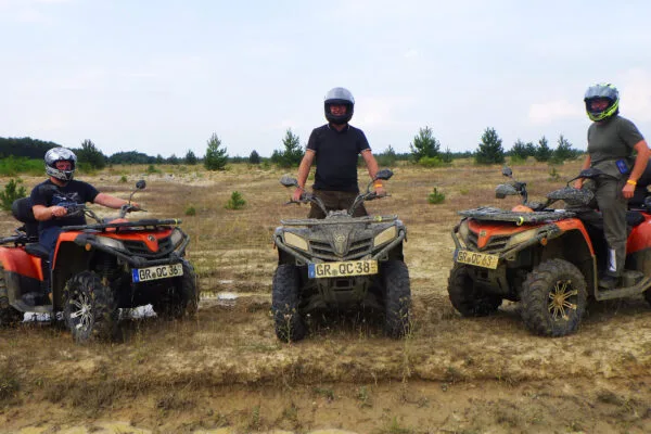 Teilnehmer auf ihrem Quad in der Lausitz