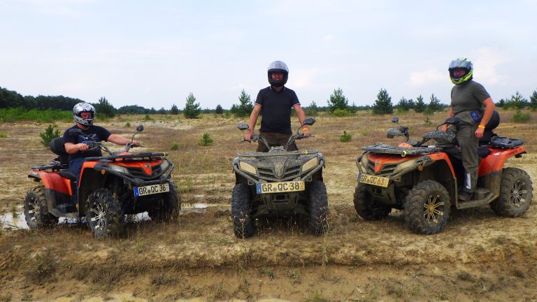 Teilnehmer auf ihrem Quad in der Lausitz