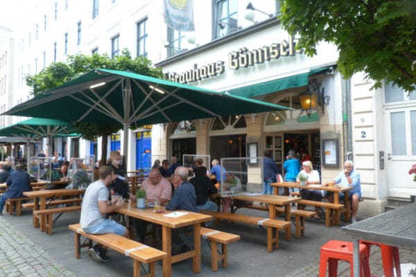 Brauhaus Bönnsch und Biergarten bei der Brauhaustour in Bonn