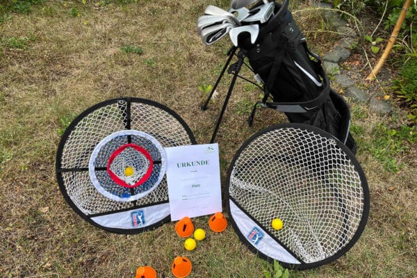Crossgolf-Set auf einer Wiese