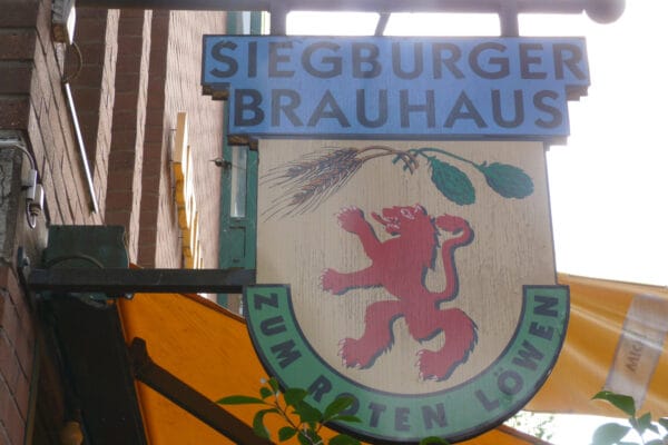Schild vom Siegburger Brauhaus zum roten Löwen bei der Brauhaustour
