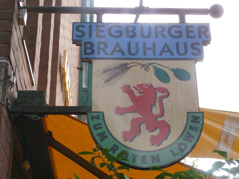 Schild vom Siegburger Brauhaus zum roten Löwen bei der Brauhaustour