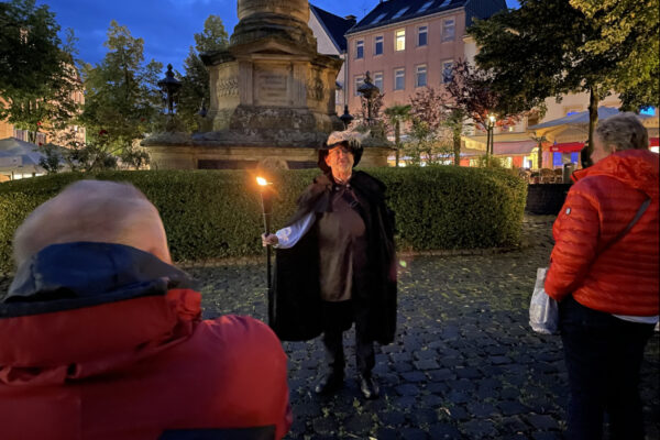 Der Nachtwächter auf dem Marktplatz von Siegburg