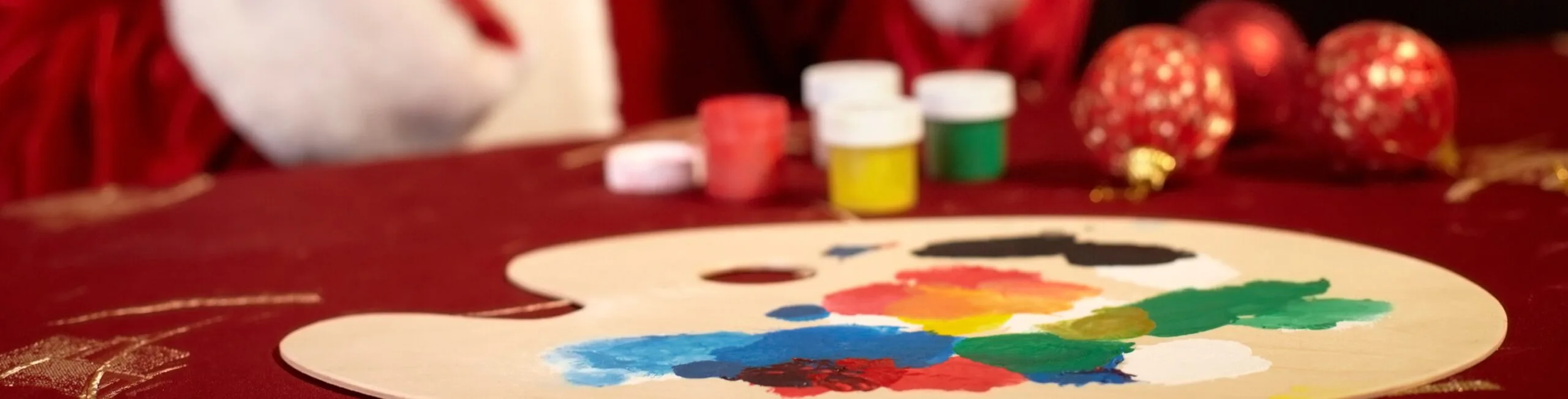 Weihnachtliches Teampainting: Kreativität und Festlichkeit vereint | Guiders Events