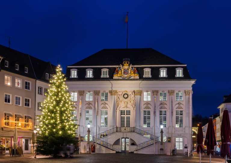 Altes Rathaus in Bonn mit Weihnachtsbaum bei der Weihnachtsführung