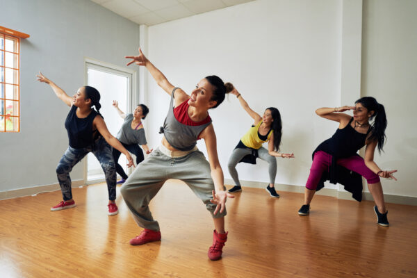 Gruppe von Frauen beim Tanzworkshop